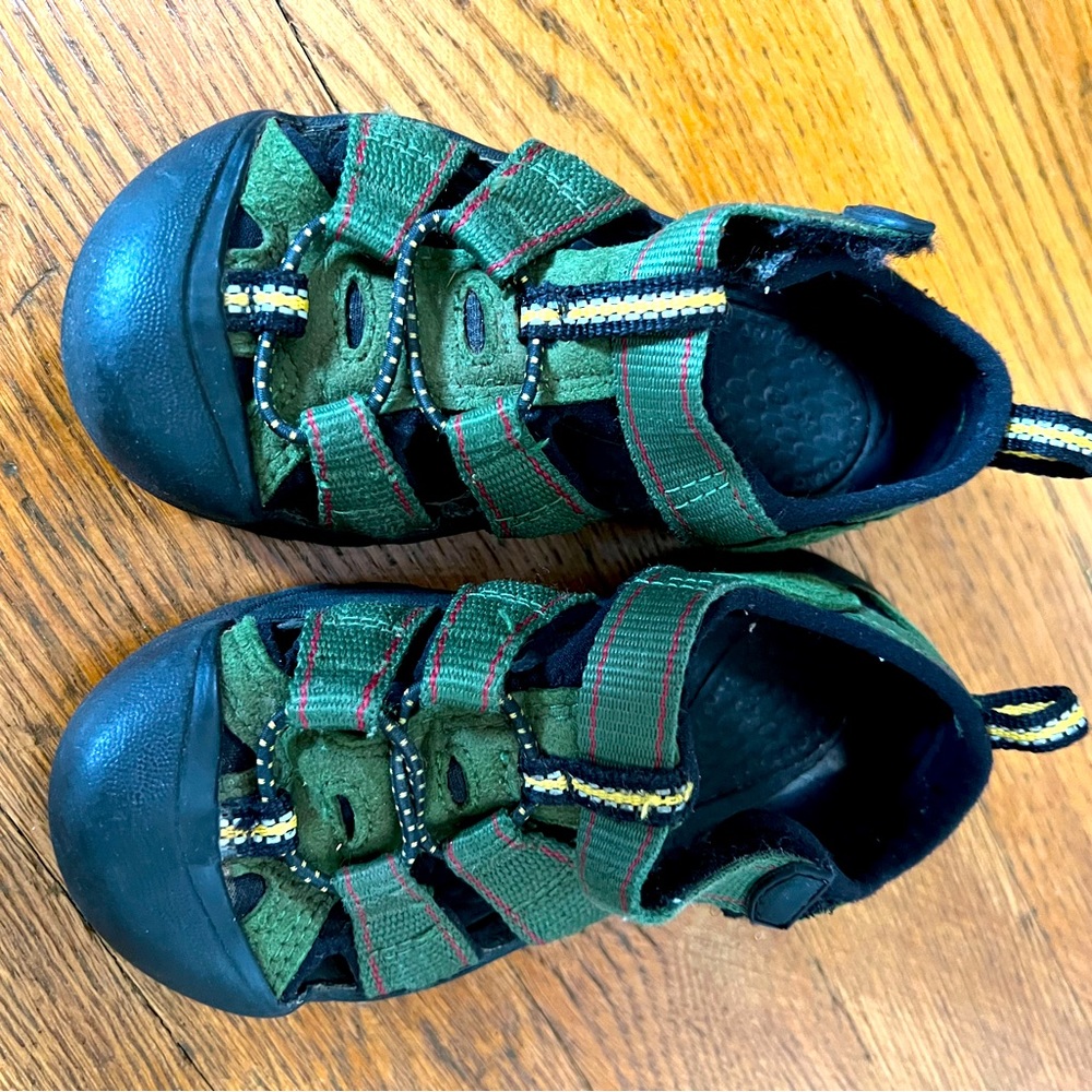 Keens Uni-sex sandals